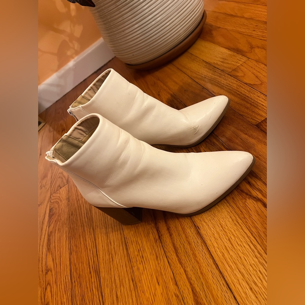 Top Moda - pointed toe chunky block heeled white booties